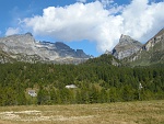 Dalla Piana del Veglia il Rif.Cai (al centro)